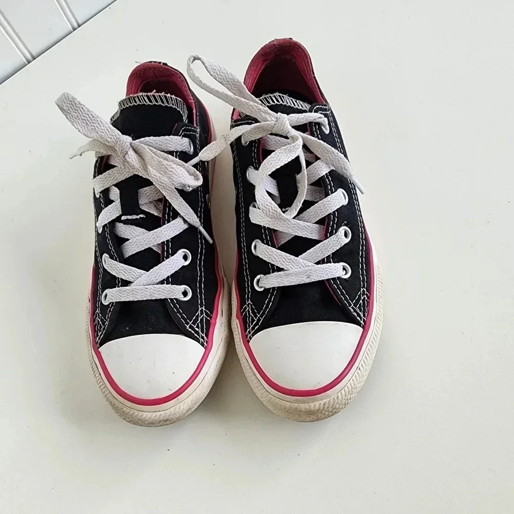 Converse Chuck Taylor All Star Youth US Size 2 Black Pink Sneaker Shoes 654365F